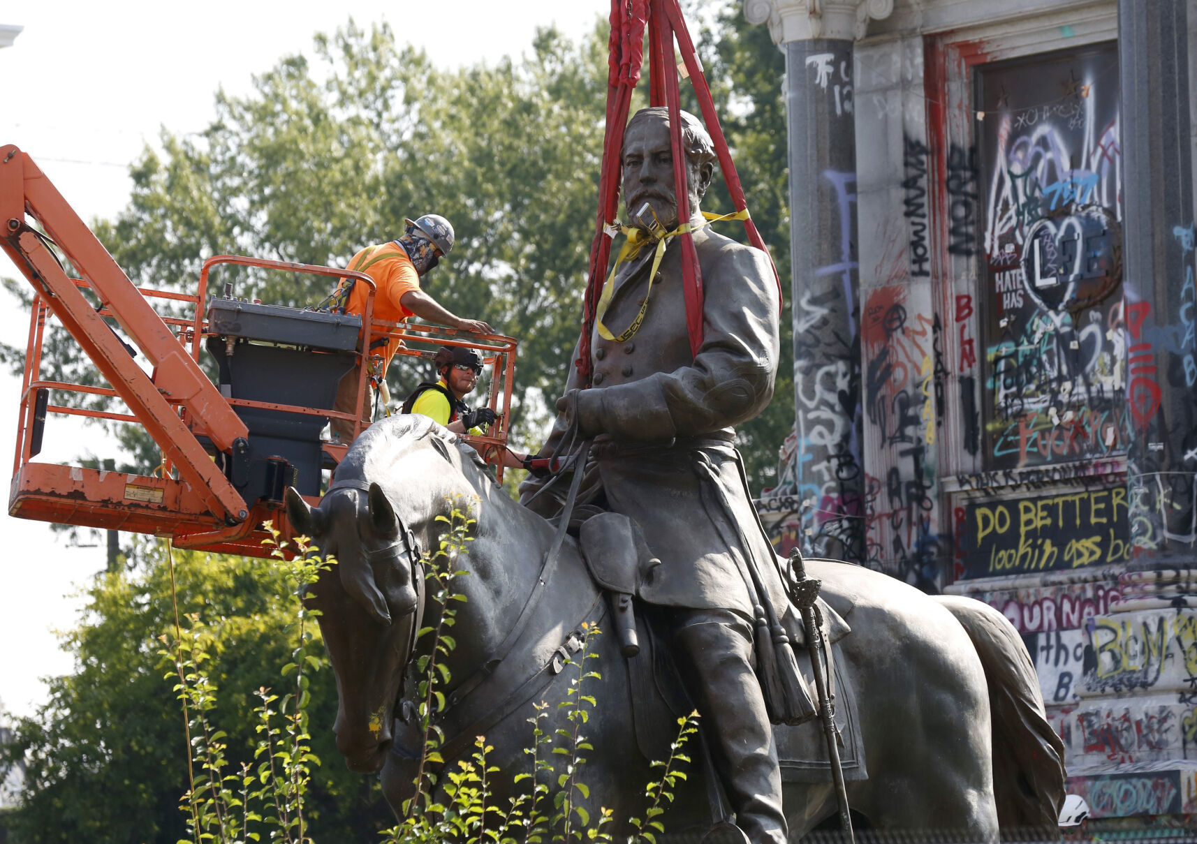 Robert E. Lee statue
